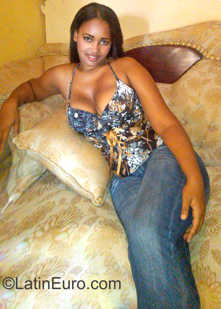 Date this funny Dominican Republic girl Adriana from Santo Domingo DO23542