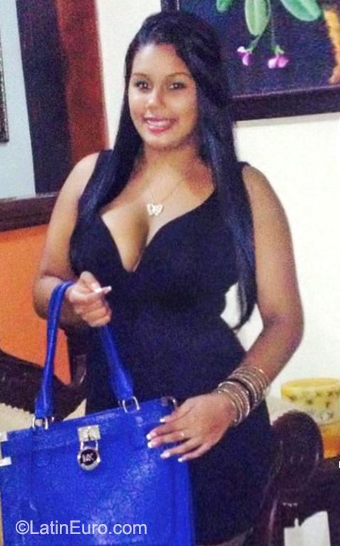 Date this sultry Dominican Republic girl Nikarinia from Dajabon DO23562