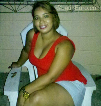 Date this nice looking Dominican Republic girl Yeny from Santo Domingo DO23590