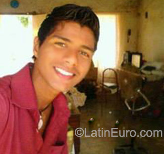 Date this georgeous Venezuela man Andres from maracaibo VE635