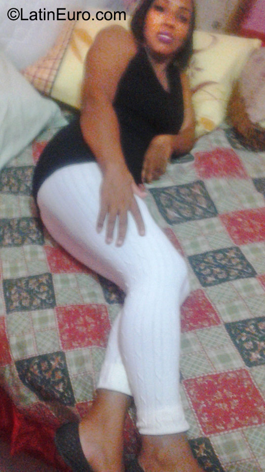 Date this beautiful Dominican Republic girl Magy from Santo Domingo DO23622