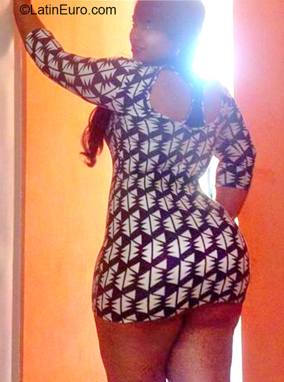 Date this sultry Dominican Republic girl Elizabeth from Santiago DO23698