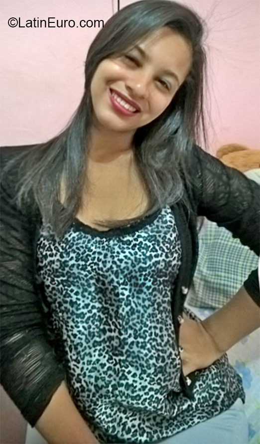 Date this attractive Brazil girl Nathalia from Recife BR9488