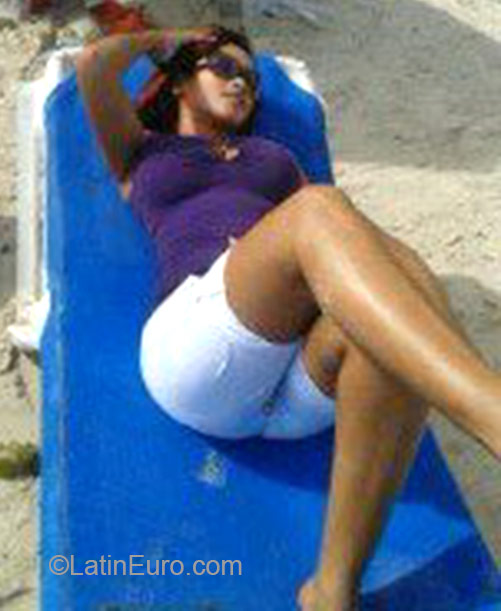 Date this foxy Dominican Republic girl Rosy from Azua DO23729