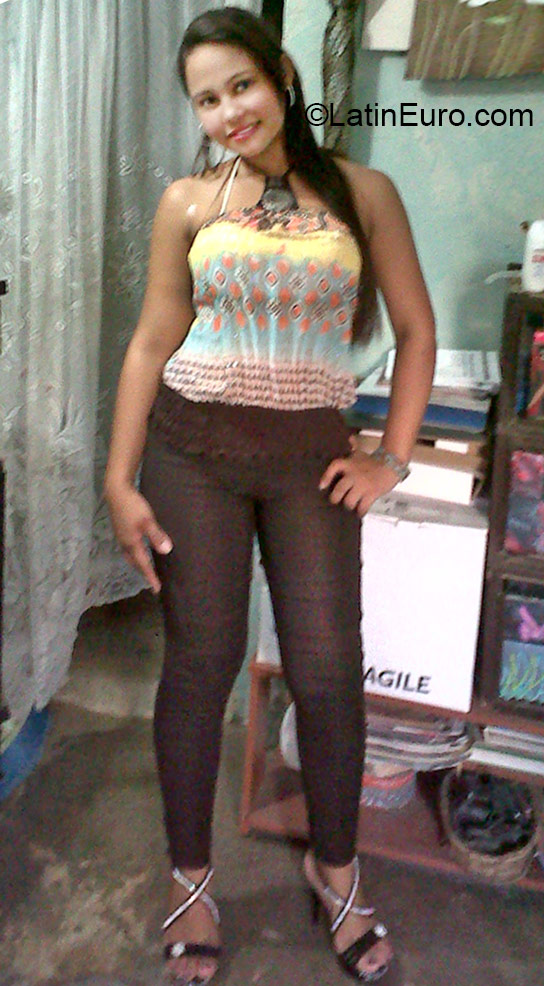 Date this cute Colombia girl July from Santa Marta CO18233
