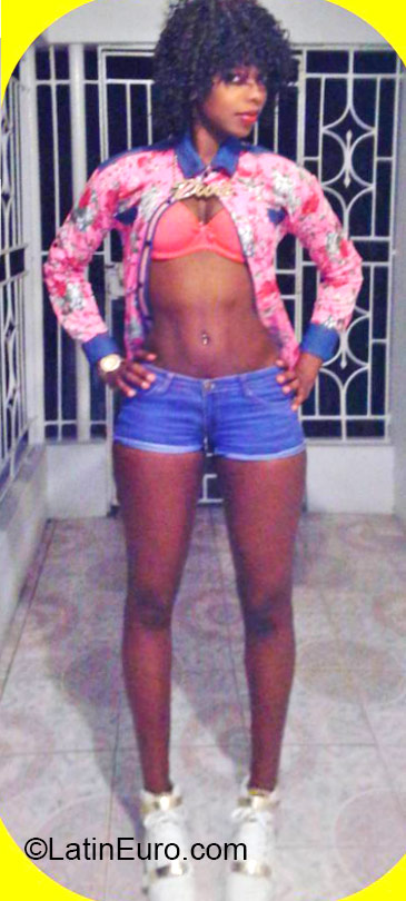 Date this charming Jamaica girl Yenique from Kingston JM2193