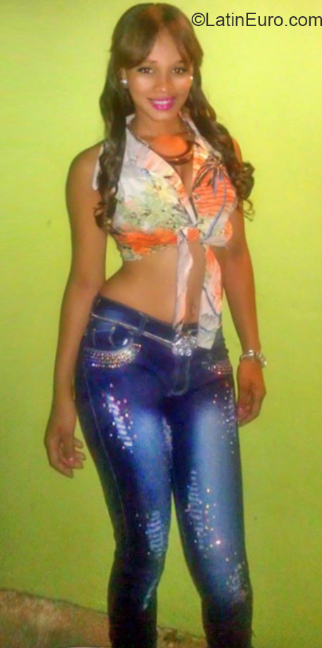 Date this attractive Dominican Republic girl Lasandra from Puerto Plata DO23835