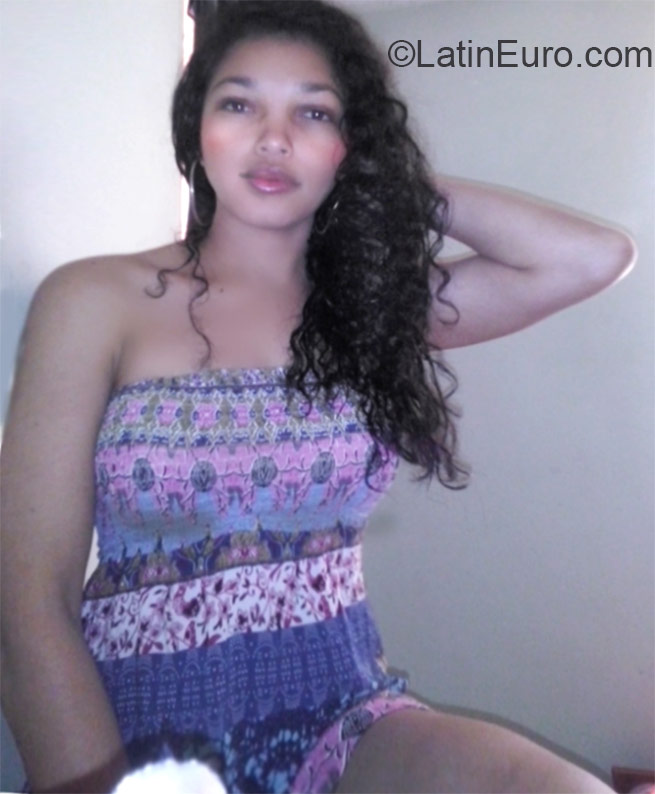 Date this charming Colombia girl Lolia from Bogota CO18258