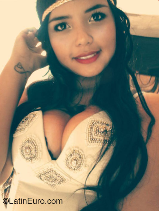 Date this foxy Colombia girl Natalia from Medellin CO18270