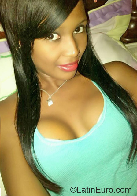 Date this stunning Dominican Republic girl Rosaalba from Santo Domingo DO23881