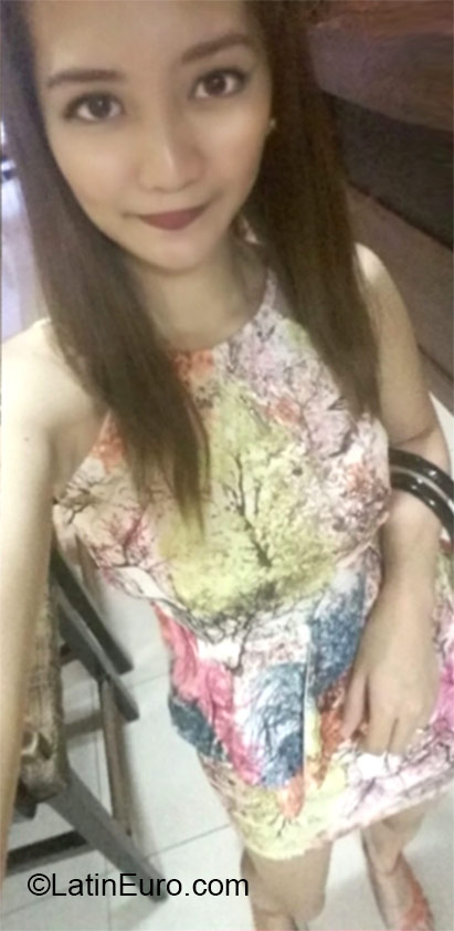 Date this nice looking Philippines girl Cristina from Manila PH845