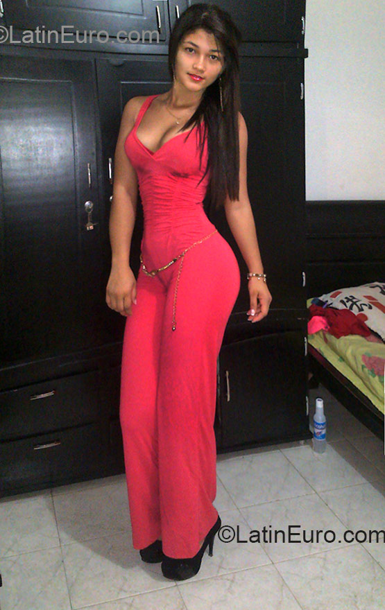 Date this happy Colombia girl Angelicia from Apartado CO18296
