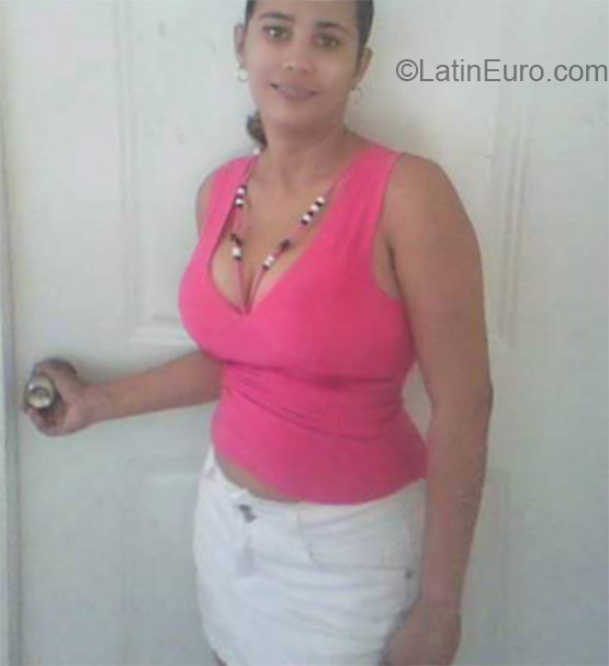 Date this passionate Dominican Republic girl Laura from La Vega DO24069