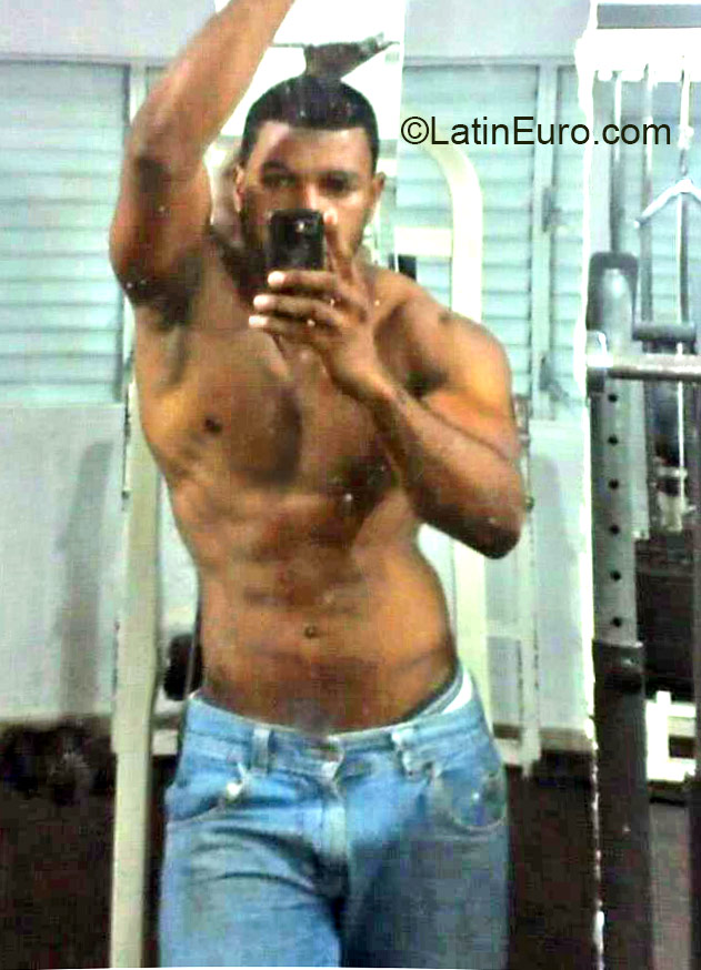 Date this georgeous Dominican Republic man Scott from Santo Domingo DO24070
