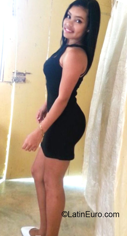 Date this exotic Dominican Republic girl Deysie from Barahona DO24185