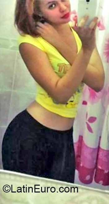Date this pretty Dominican Republic girl Zoranllily from Higuey DO24233