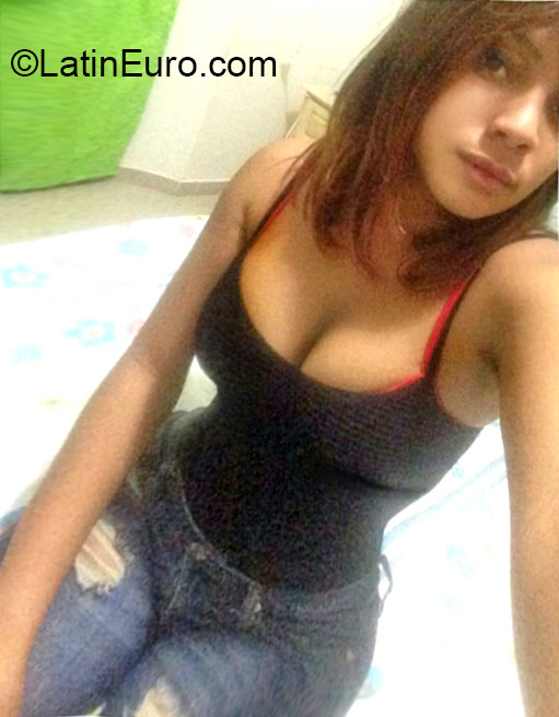 Date this foxy Dominican Republic girl Joha from Puerto Plata DO24236