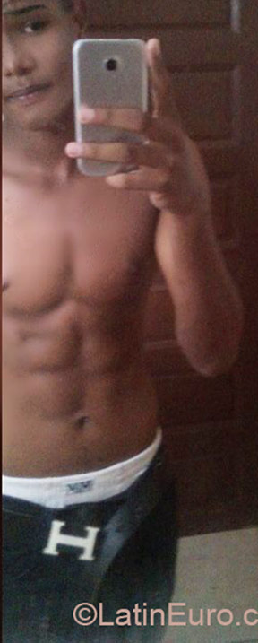 Date this nice looking Dominican Republic man Kendry from Santo Domingo DO24248
