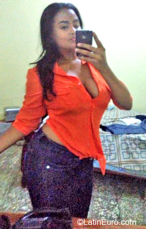 Date this tall Dominican Republic girl Laura from Santo Domingo DO24267