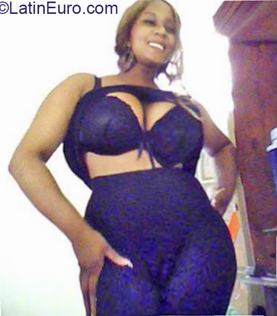 Date this sultry Jamaica girl Kemishaa from Kingston JM2232
