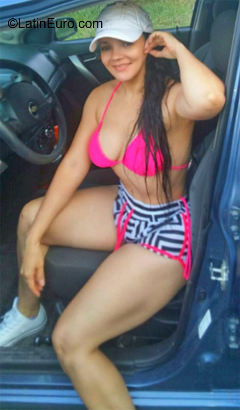 Date this funny Colombia girl Milena from Cali CO18498
