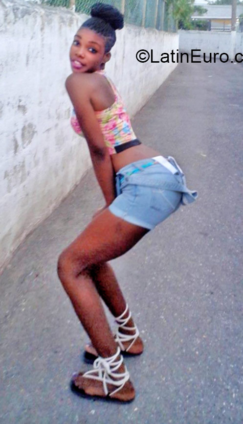 Date this attractive Jamaica girl Amanda from Kingston JM2235