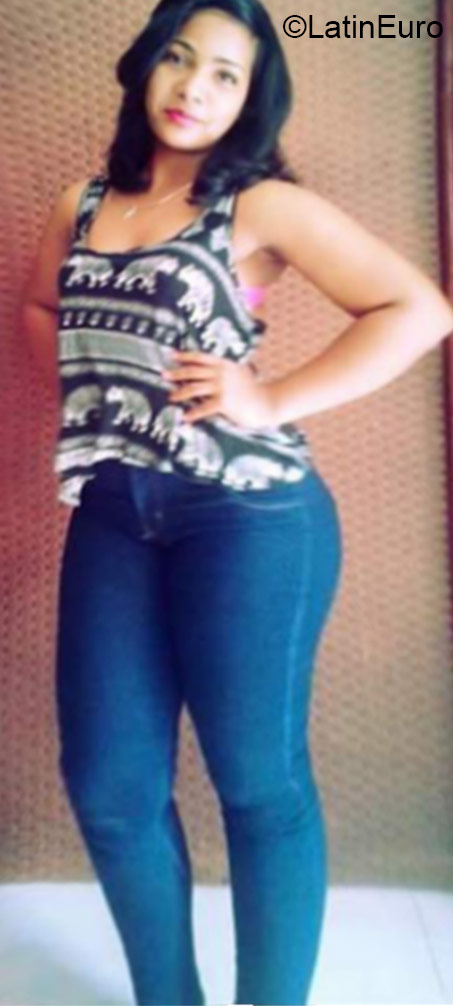 Date this georgeous Dominican Republic girl Madelin from Santo Domingo DO24481