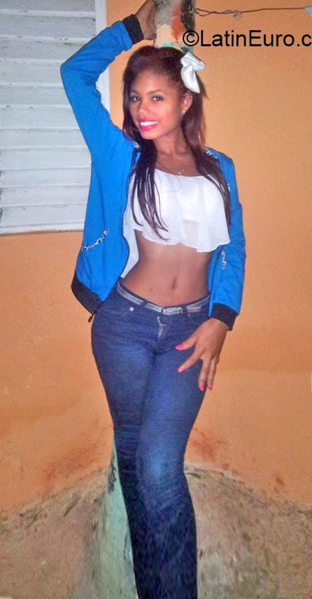 Date this stunning Dominican Republic girl Yoleni from Mao DO24504