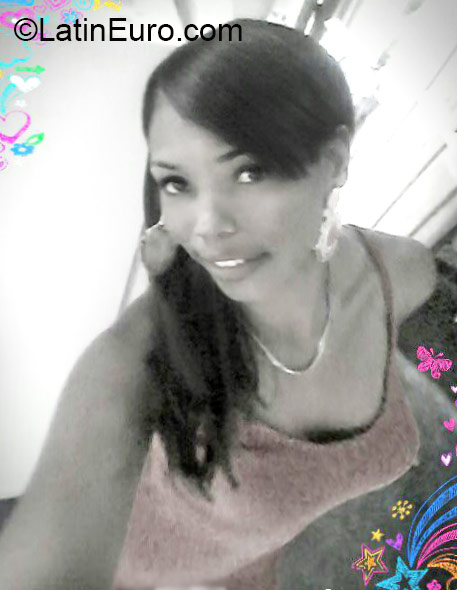 Date this good-looking Dominican Republic girl Luz from Santo Domingo DO24510