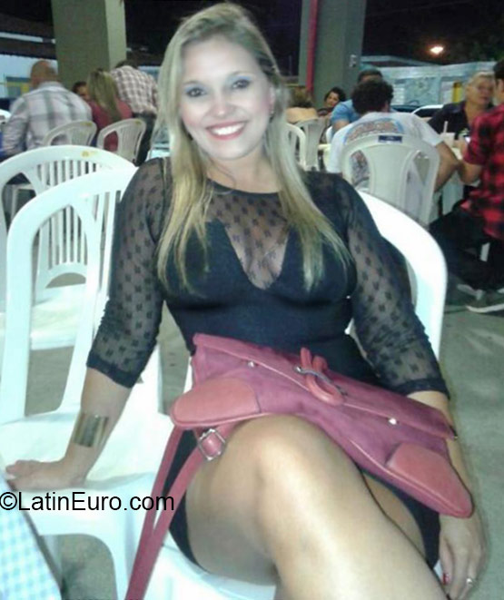 Date this good-looking Brazil girl Thalita from Aracaju BR9545
