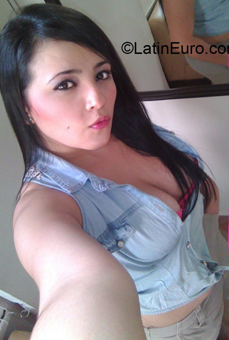 Date this hard body Colombia girl Marcela from Pereira CO18514