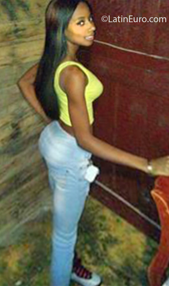 Date this tall Dominican Republic girl Charleni from San Pedro de Macoris DO24547