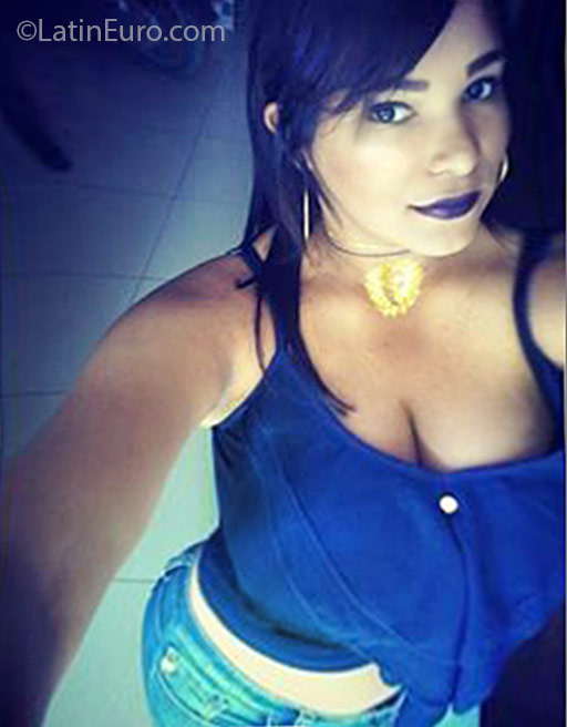 Date this georgeous Dominican Republic girl Carolina from Santo Domingo DO24549
