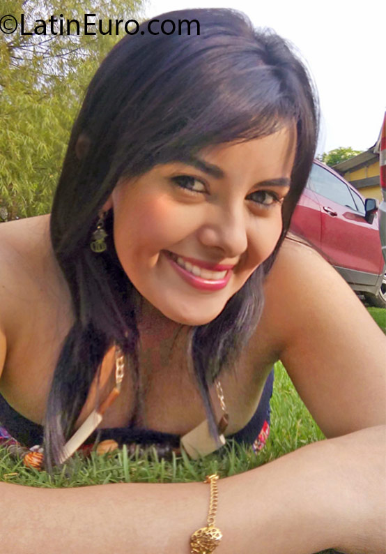 Date this gorgeous Colombia girl Sandra from Bogota CO18541