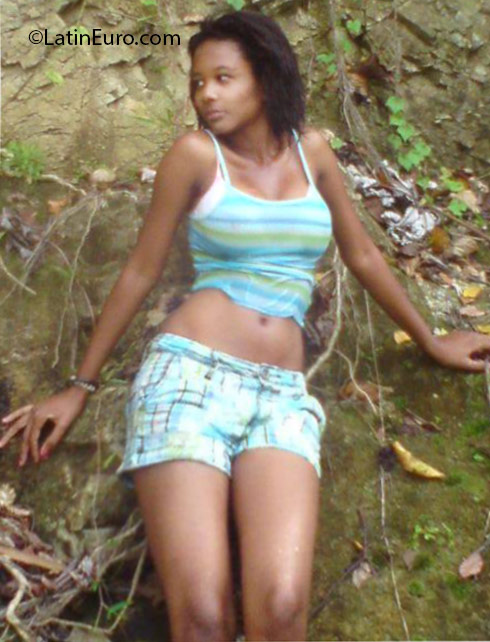 Date this gorgeous Dominican Republic girl Violet from Santo Domingo DO24639