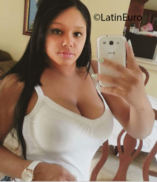 Date this sultry Dominican Republic girl Katherin from Santiago DO24701