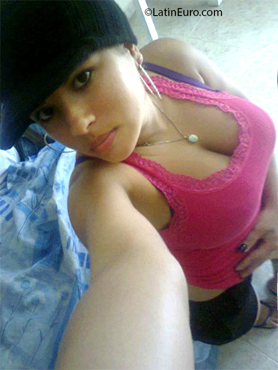 Date this gorgeous Dominican Republic girl Madelin from Santiago DO24733