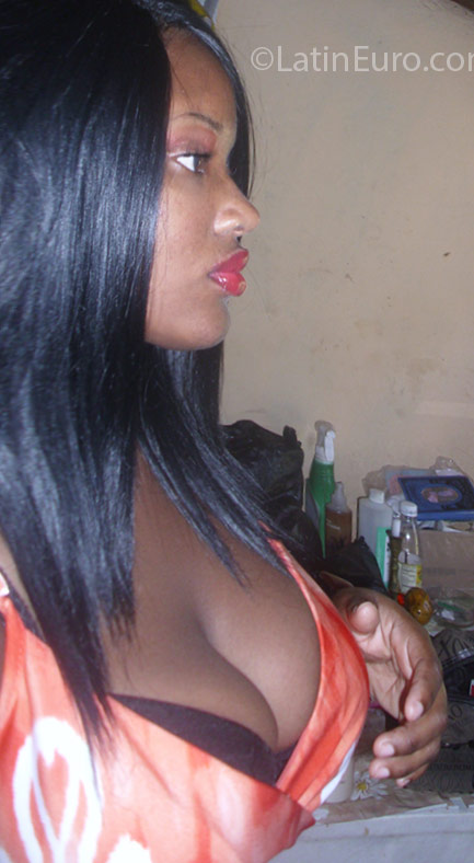 Date this happy Jamaica girl Tina from Kingston JM2249