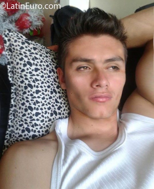 Date this passionate Colombia man Jonathan from Bogota CO18623