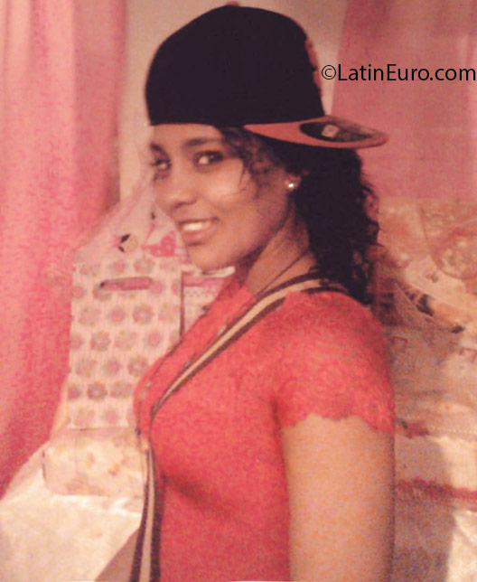 Date this charming Dominican Republic girl Cassandra from Santo Domingo DO24888