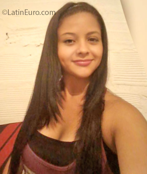 Date this georgeous Colombia girl Yesenia from Medellin CO18634