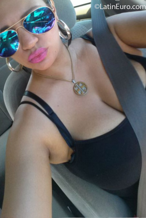Date this stunning Dominican Republic girl Eli from Santo Domingo DO24973