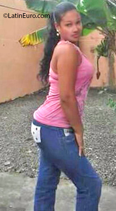 Date this fun Dominican Republic girl Camen from Bonao DO24978