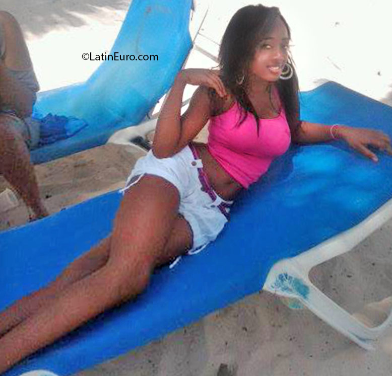 Date this hot Dominican Republic girl Perla from Santo Domingo DO25033