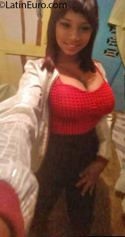 Date this gorgeous Dominican Republic girl Milagros from Santo Domingo DO25081