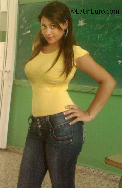 Date this voluptuous Dominican Republic girl Corima from Higuey DO25085