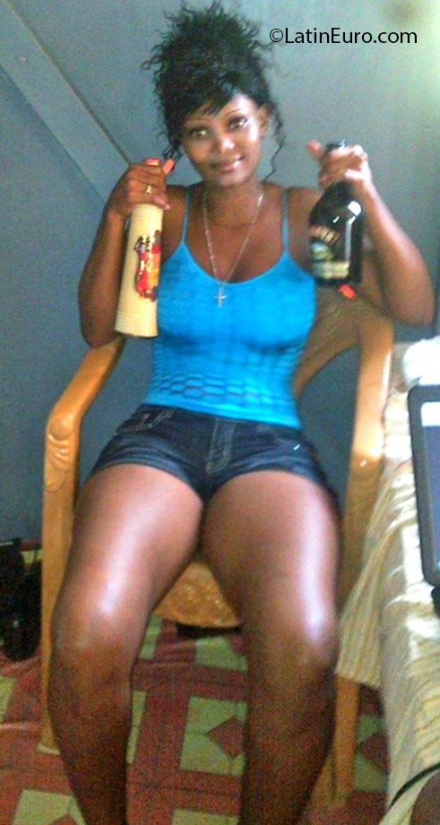 Date this hard body Jamaica girl Yan from Kingston JM2277