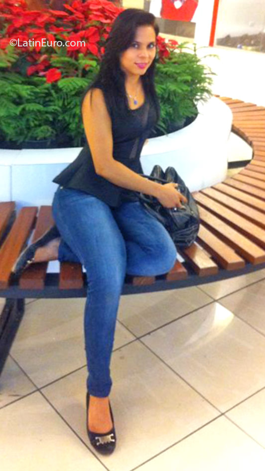 Date this georgeous Dominican Republic girl Karina from Santo Domingo DO25132