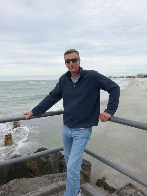 Date this voluptuous United States man Paul from Madeira Beach US17147