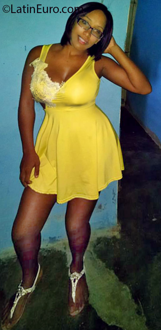 Date this exotic Dominican Republic girl Yanely from Santiago DO25189